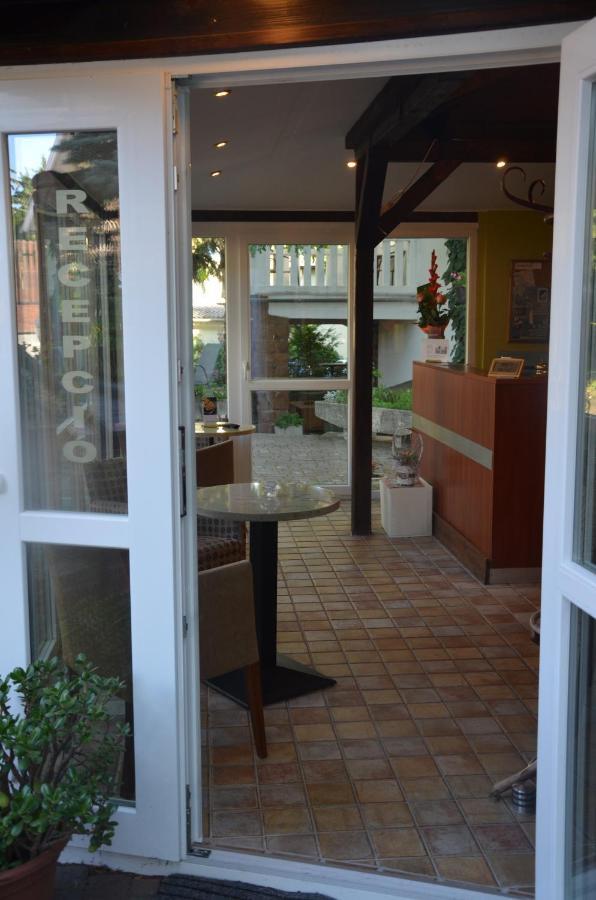 Balatonalmádi Hotel Viktoria מראה חיצוני תמונה