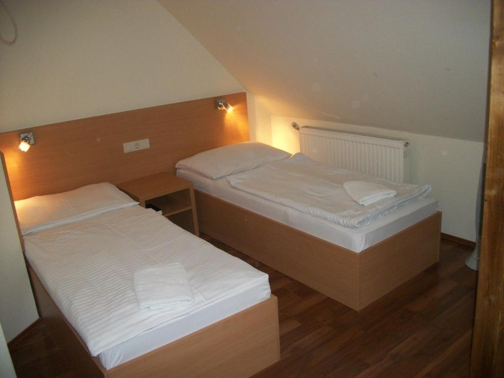 Balatonalmádi Hotel Viktoria חדר תמונה