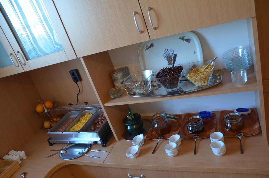 Balatonalmádi Hotel Viktoria מראה חיצוני תמונה